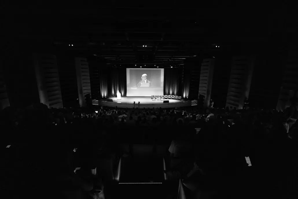 Séance plénière d’un congrès organisé par Avec Vous
